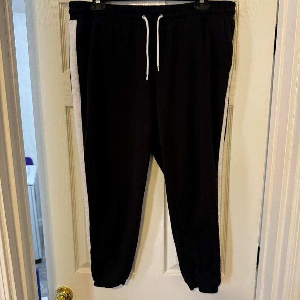 Old Navy black sweatpants with white side stripes & drawstrings- Size Men's XL